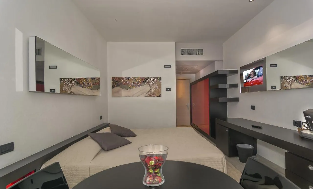 Blue Shades Hotel بيزا