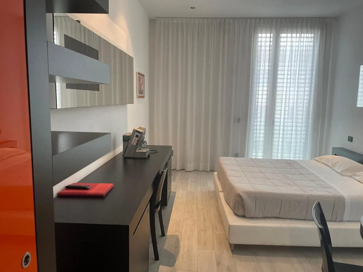 Blue Shades Hotel بيزا
