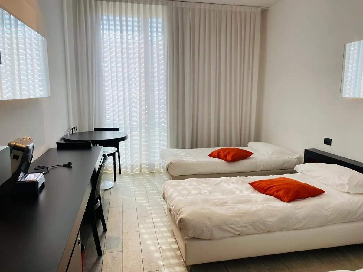 Blue Shades Hotel بيزا