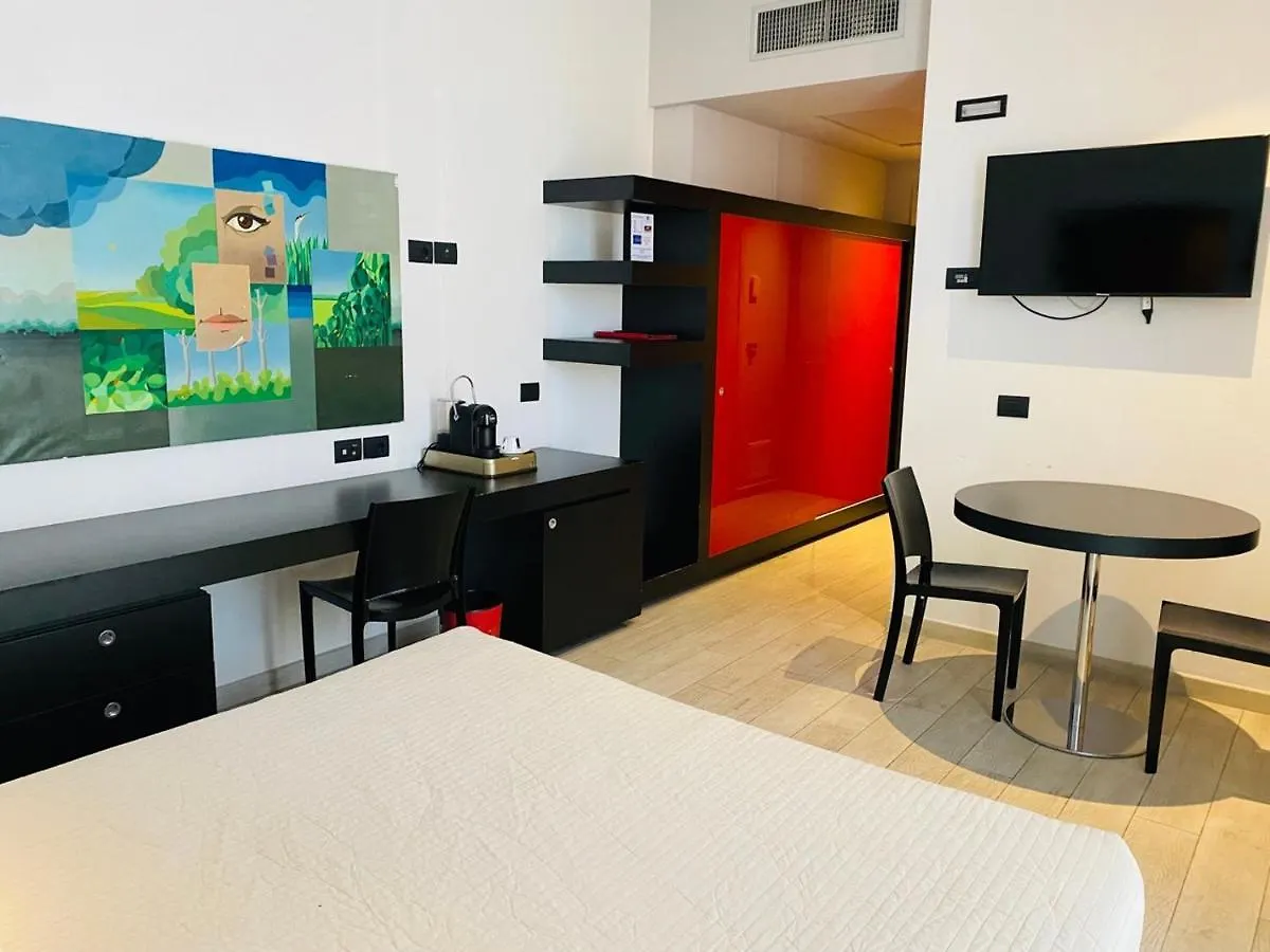 Blue Shades Hotel بيزا