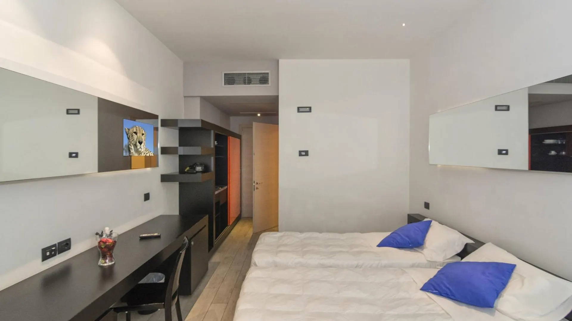 Blue Shades Hotel بيزا