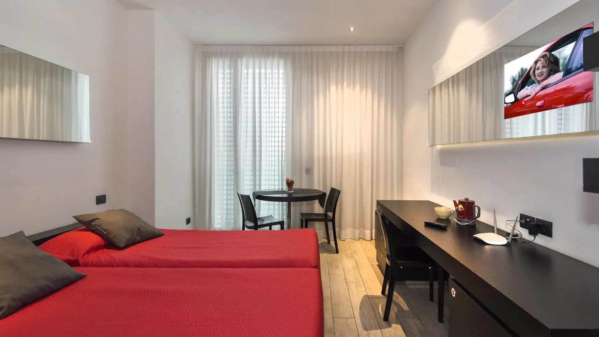 Blue Shades Hotel بيزا