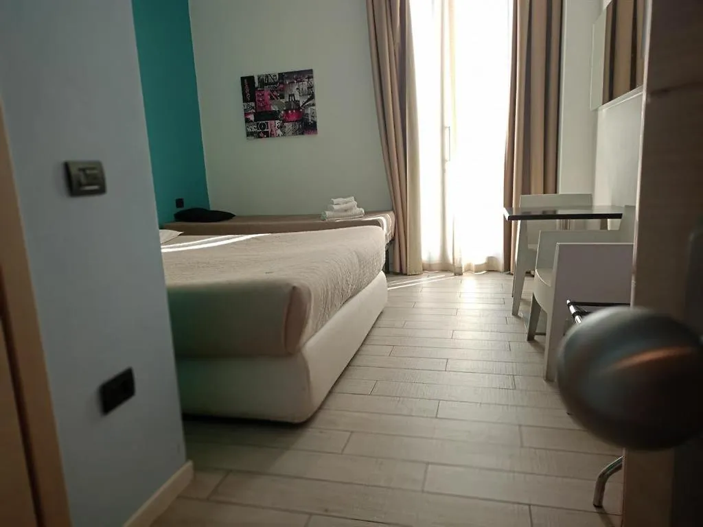 Blue Shades Hotel بيزا