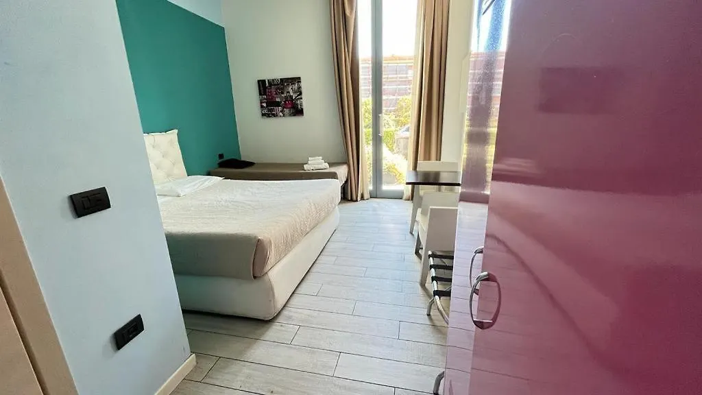 Blue Shades Hotel بيزا