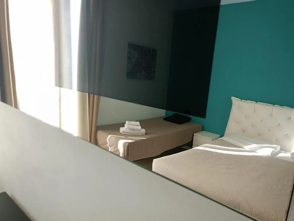 Blue Shades Hotel بيزا